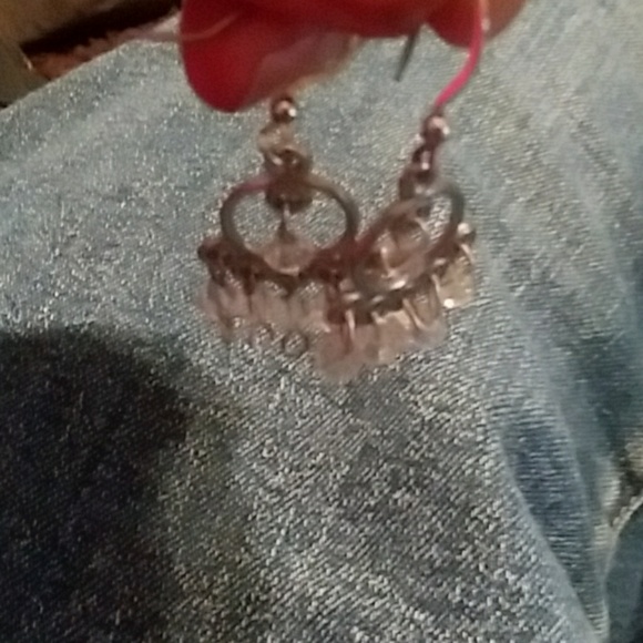 ⬇️$31 Earrings - Picture 5 of 6